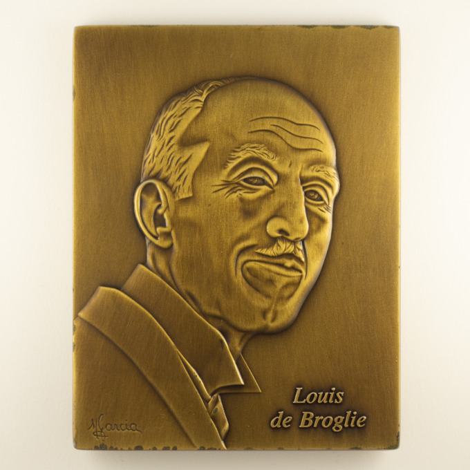 Large plaque medal - Louis de Broglie - Nobel Prize - signed Manuel Garcia - obverse