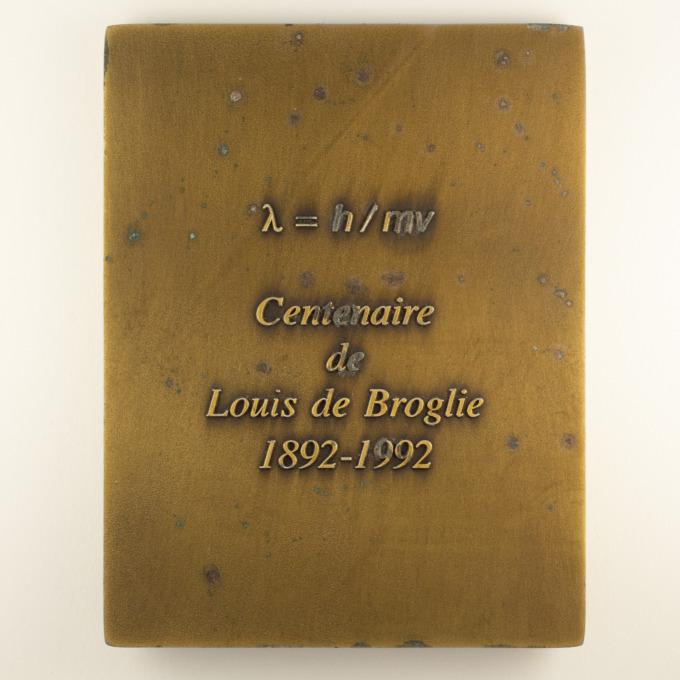 Large plaque medal - Louis de Broglie - Nobel Prize - signed Manuel Garcia - reverse