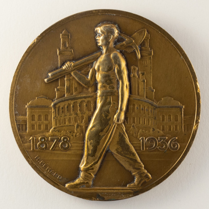 Paris 1937 International Exhibition Medal - Signed by Raoul Bénard - obverse