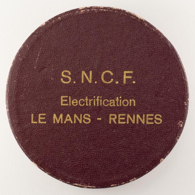 Médaille S.N.C.F. - Électrification Le Mans - Rennes - Signée par Pierre Manoli - boîte fermée