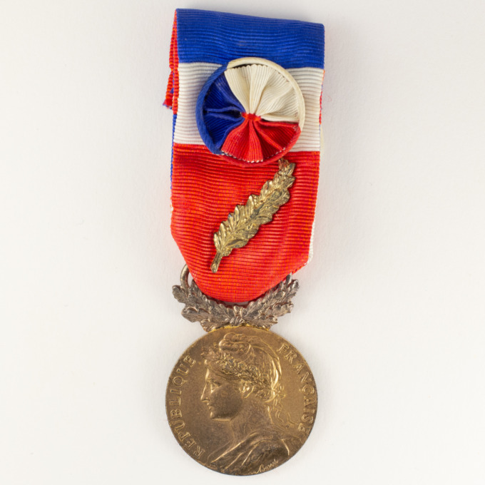 Medal of Honor for Work - 35 years - 1983 - Signed by Alfred Borrel - obverse