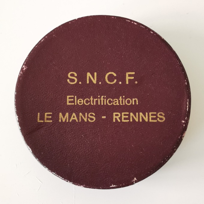 Médaille S.N.C.F. - Électrification Le Mans - Rennes - Signée par Pierre Manoli - boîte fermée 2