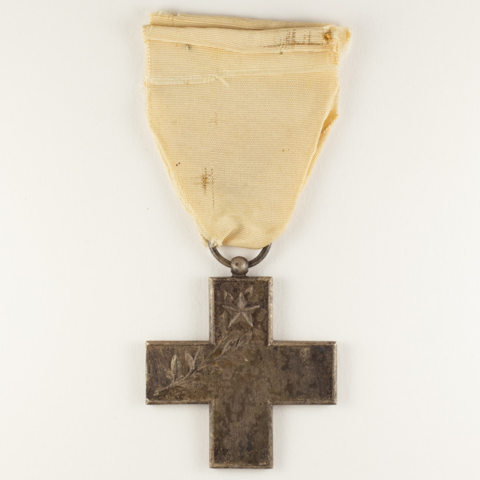 Médaille Association des Dames Françaises - 1re guerre mondiale - Croix-Rouge - revers